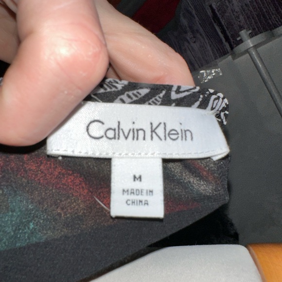 Calvin Klein Animal print women tops size medium - Picture 5 of 6